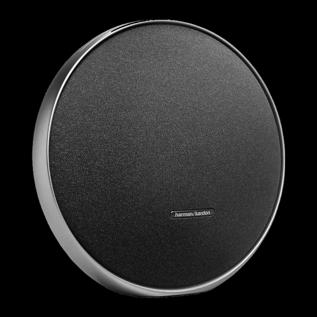 Harman Kardon Onyx Studio 9 negro, vista frontal en ángulo: rejilla de tela negra, marco plateado y logo harman/kardon