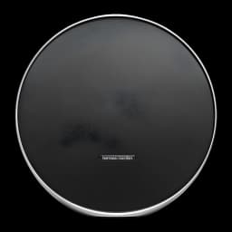 Harman Kardon Onyx Studio 9 negro, vista frontal: cubierta circular de cuero negro con aro plateado y logo central