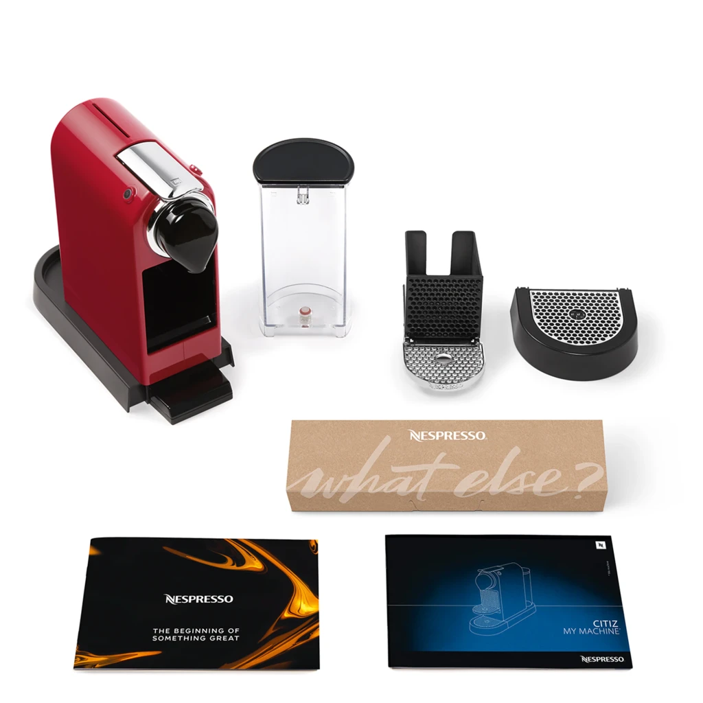 Krups Nespresso CitiZ XN7415 vermelho, vista lateral: cafeteira com xícara de espresso, alavanca cromada e grade frontal - Item3