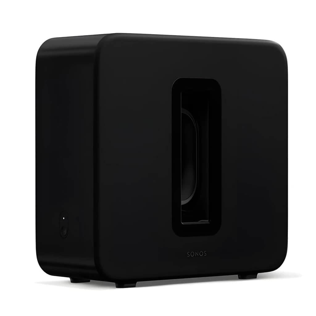 Sonos Sub Gen 4 preto, vista em ângulo: carcaça cúbica mate com ranhura central e woofer visível no interior