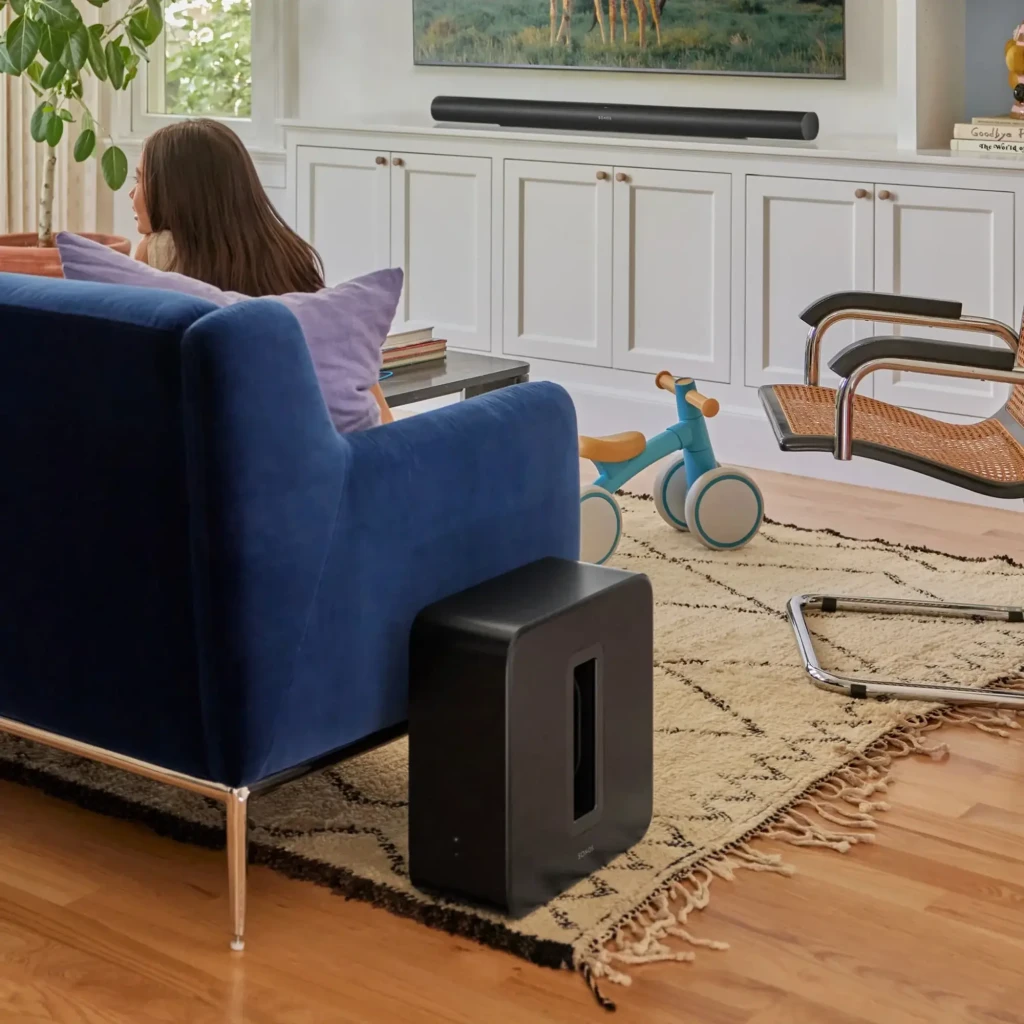 Sonos Sub Gen 4 noir, vue de face: fente verticale centrale et logo Sonos en bas - Ítem2
