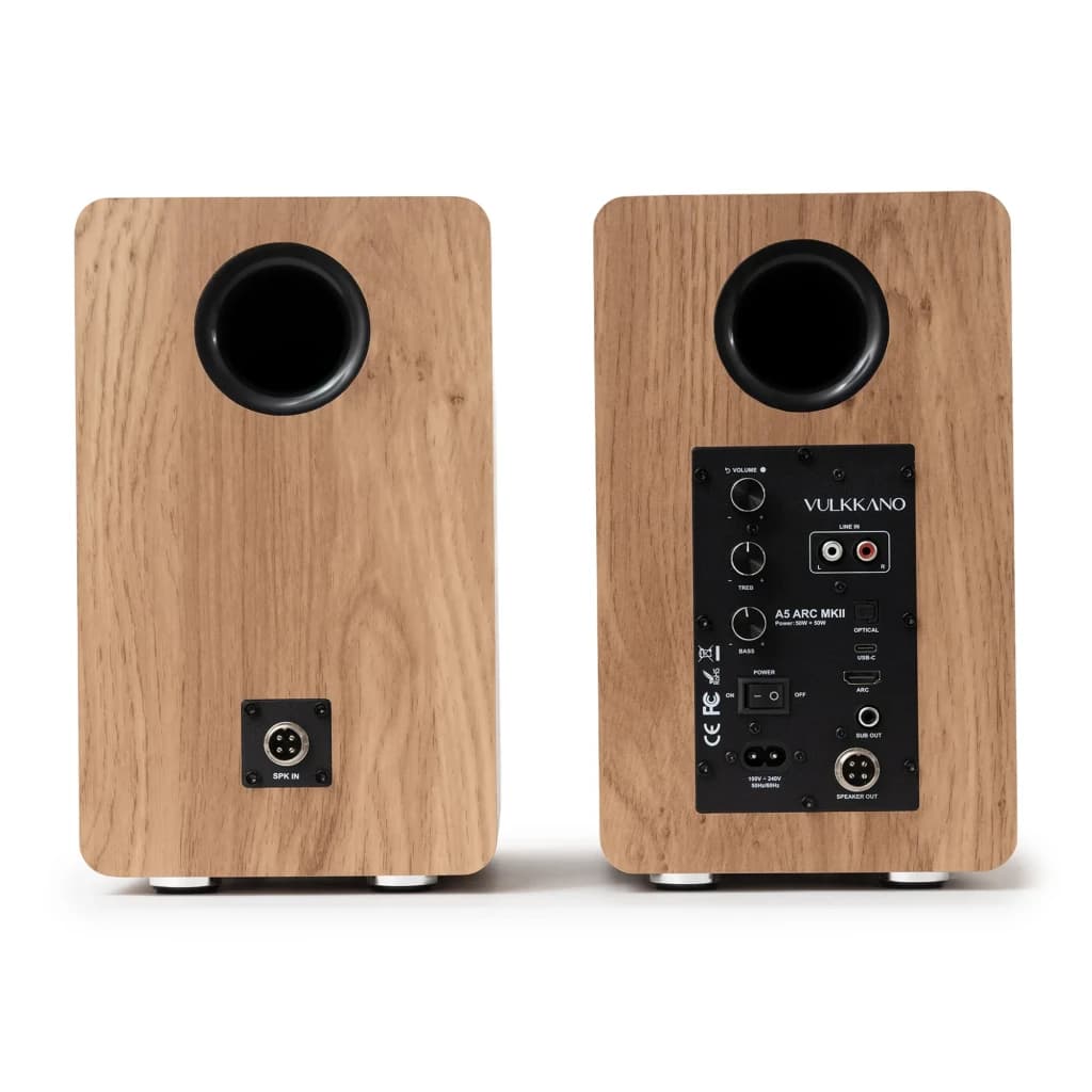 Vulkkano A5 ARC MKII Marron, vue arrière: panneau de connexions avec USB-C, optique, ARC et port SPK IN en finition bois