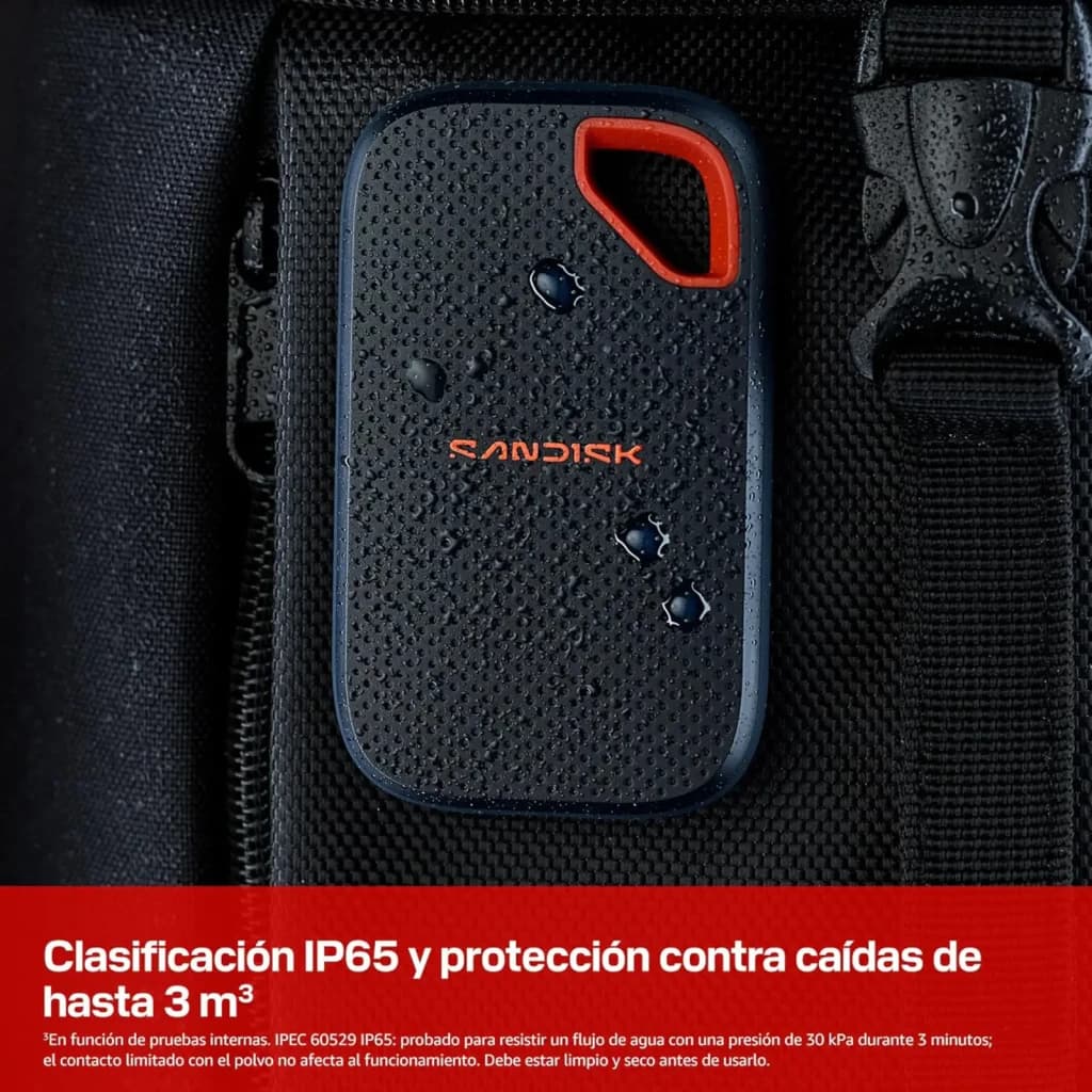 SanDisk Extreme Portable V3 IP65 2TB preto, vista frontal: SSD com gotas de água sobre mochila, resistência IP65