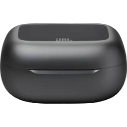 JBL Live Buds 3 negro, vista frontal: estuche de carga cerrado con logo JBL y panel superior texturizado