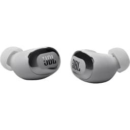 JBL Live Buds 3 Plata, vista frontal: par de auriculares TWS con logo JBL en panel táctil brillante y almohadillas de