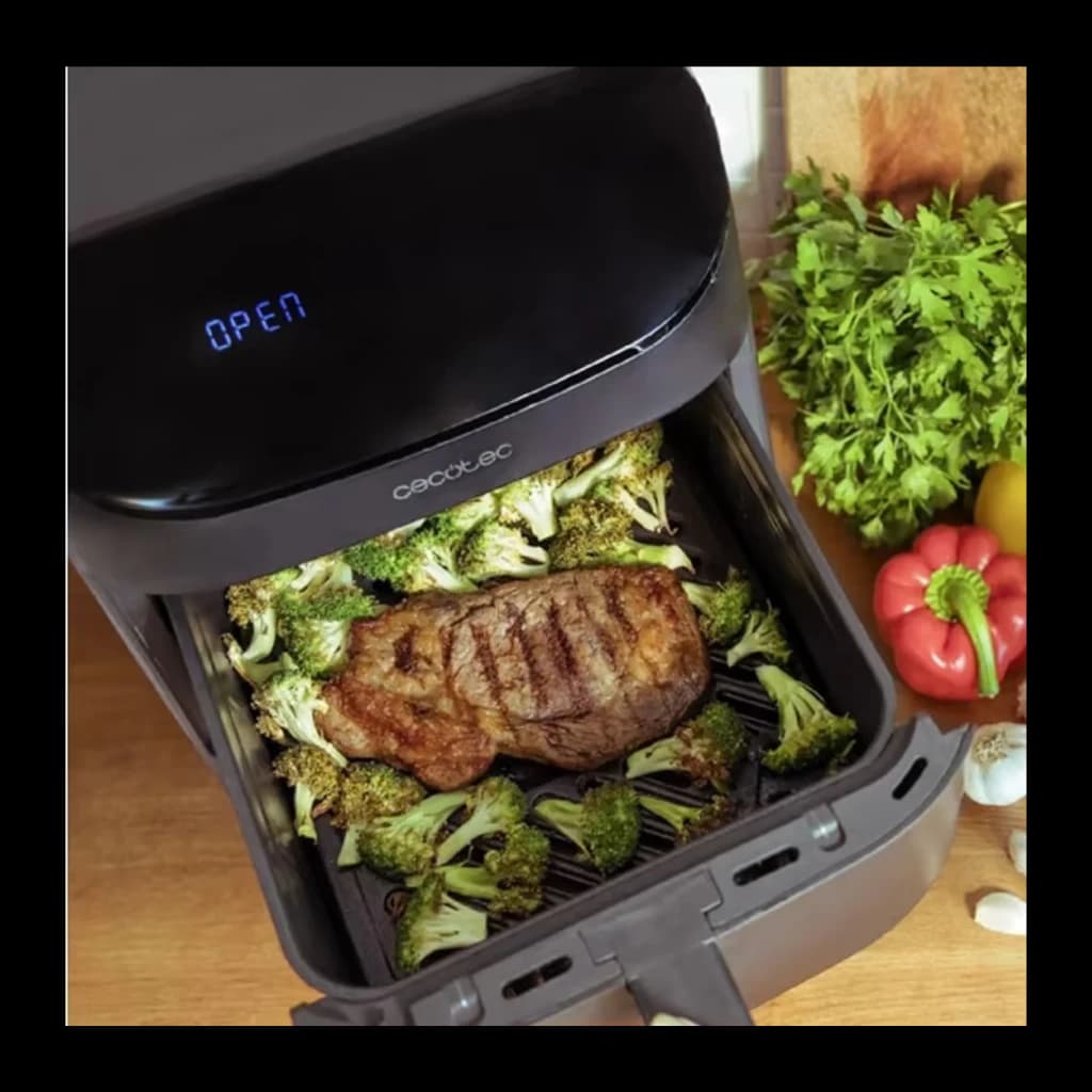 Cecotec Cecofry FoodCourt 11000 Connected Negro, vista cenital abierta: cesta con filete y brócoli asados, pantalla LED