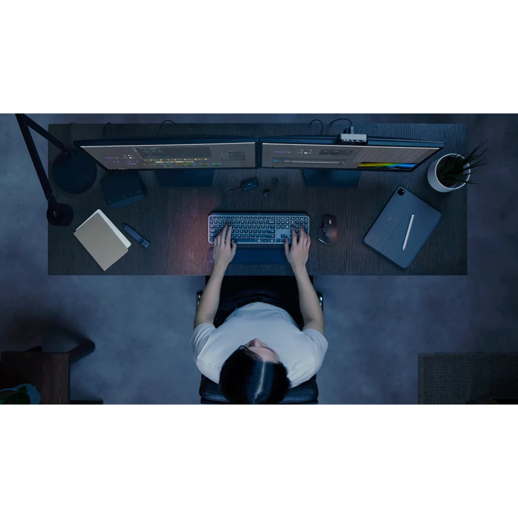 Logitech MX Keys S Inalámbrico Grafito, vista superior: disposición completa de teclas cóncavas y teclado numérico - Ítem7