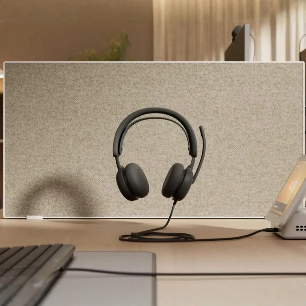 Logitech Auriculares Zone Wired 2 for Business Grafito, vista en ángulo: almohadilla derecha con rejilla de altavoz visible - Ítem2