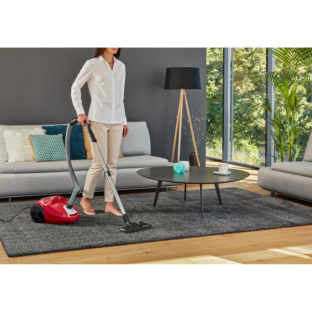 Rowenta Compact Power Parkett RO3953 Rouge, kit complet vue latérale: aspirateur avec tube télescopique, flexible, brosse - Ítem5