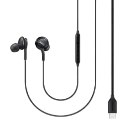 Samsung Auriculares AKG USB-C Negro, vista general: auriculares in-ear negros con logo AKG, mando en cable y conector USB-C