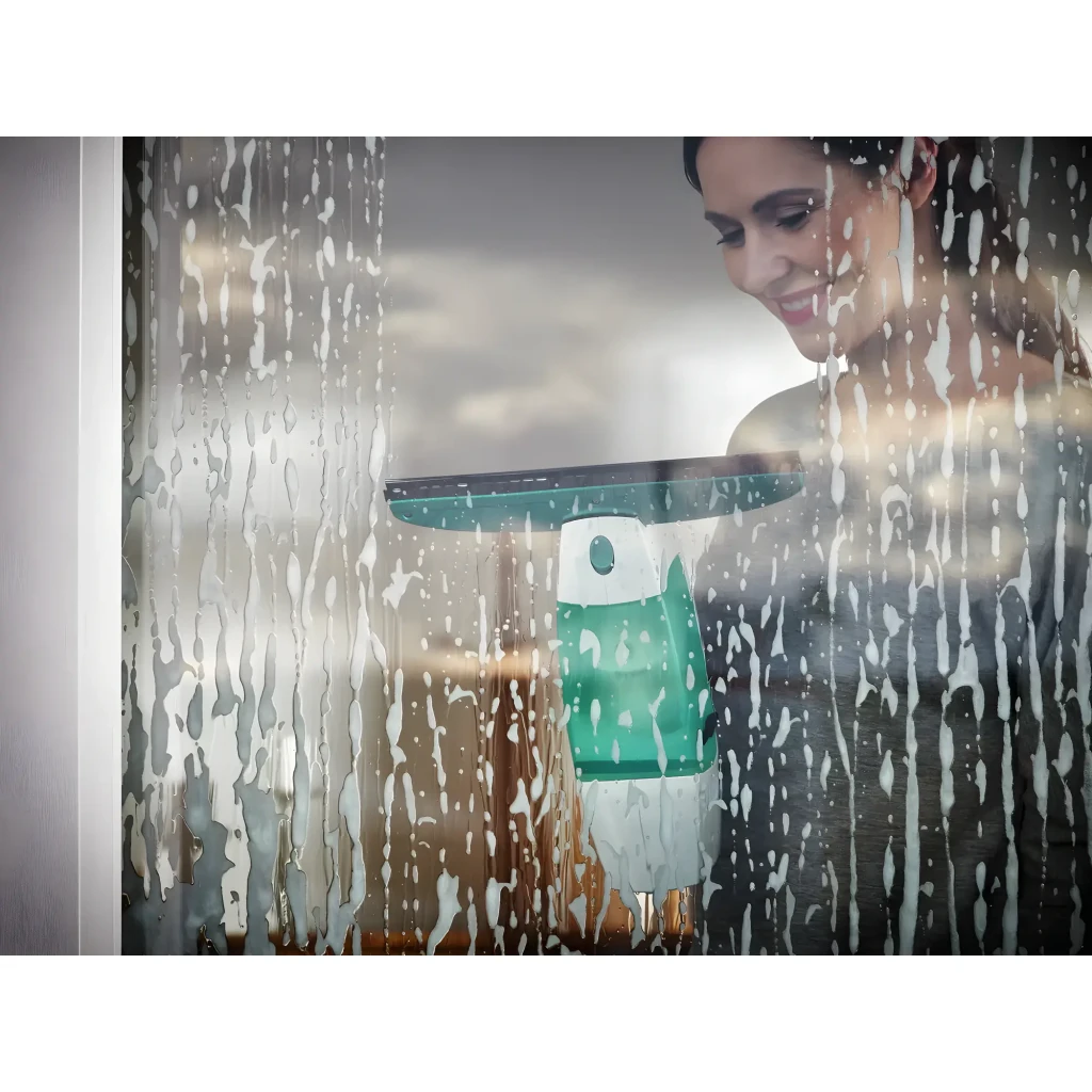 Leifheit Dry & Clean 51000 blanc, vue latérale gauche: poignée ergonomique, réservoir vert translucide et raclette - Ítem6