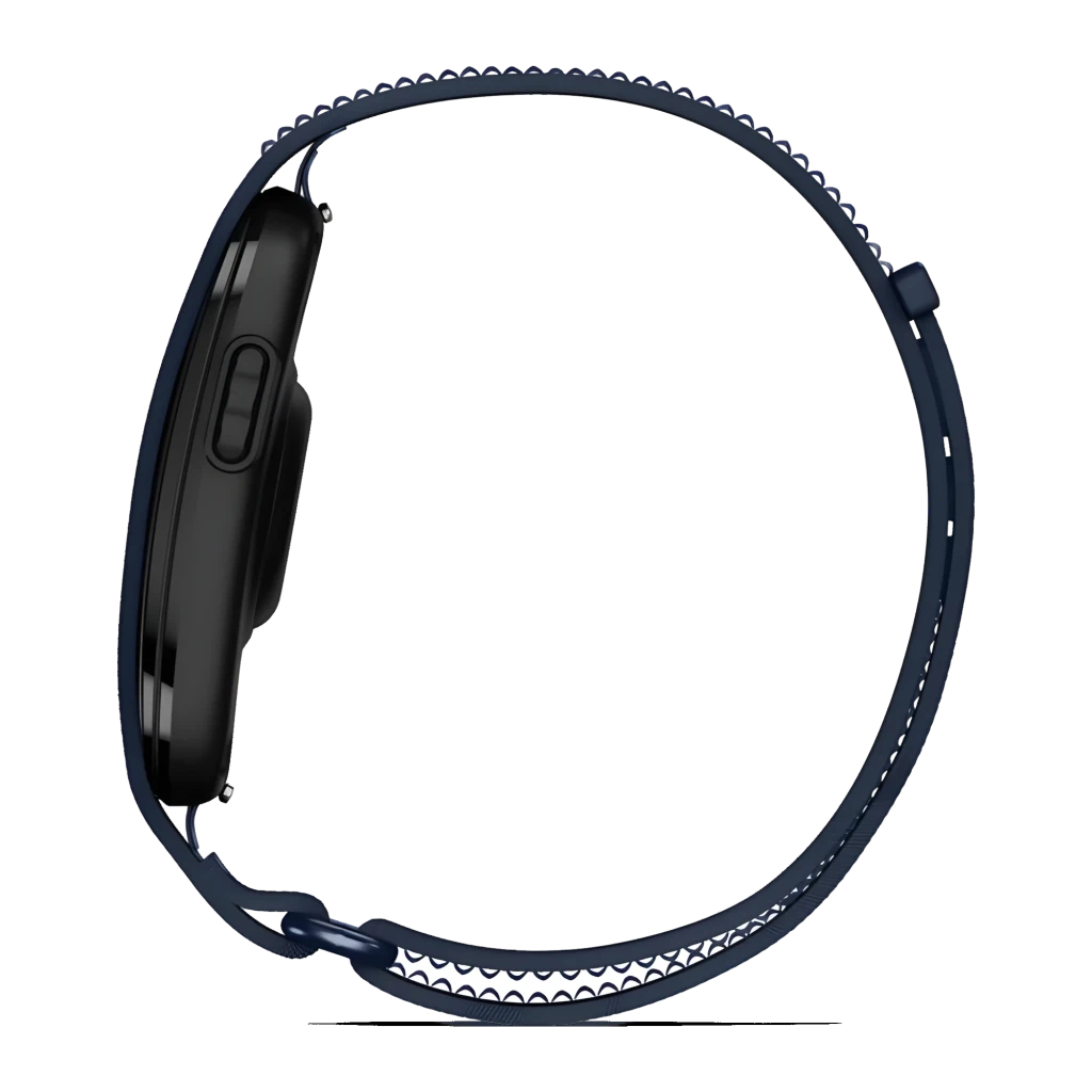 Garmin CIRQA Smart Band S-M azul, vista em ângulo: pulseira têxtil azul-marinho, módulo central e logo Garmin visíveis - Item2
