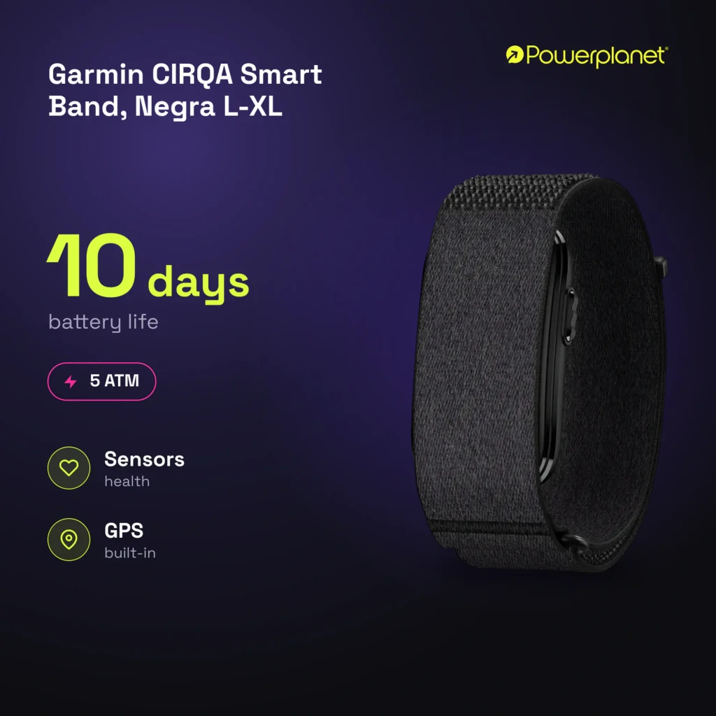 Garmin CIRQA Smart Band preta L-XL, vista lateral em ângulo: pulseira têxtil escura com módulo central e fecho inferior - Item7