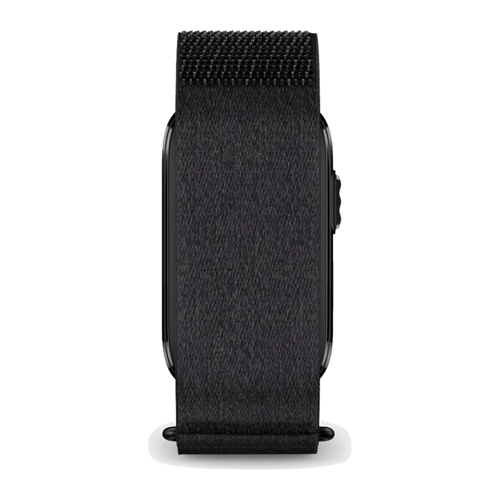 Garmin CIRQA Smart Band preta L-XL, vista lateral em ângulo: pulseira têxtil escura com módulo central e fecho inferior - Item1