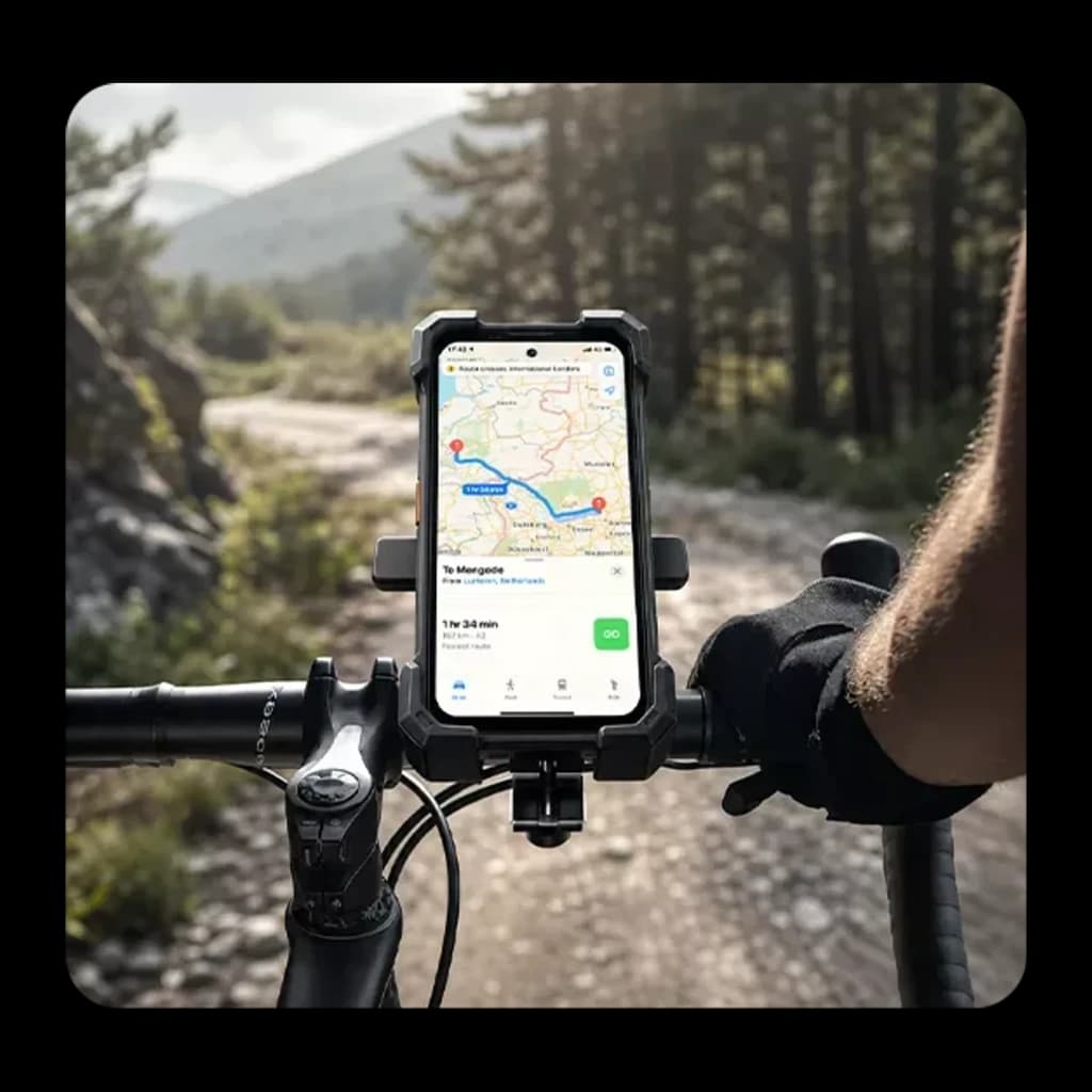 Oscal Pilot 8 robuste sur guidon de vélo, écran affichant navigation GPS en plein air, coque renforcée noire, boutons latéraux, montage solide en terrain