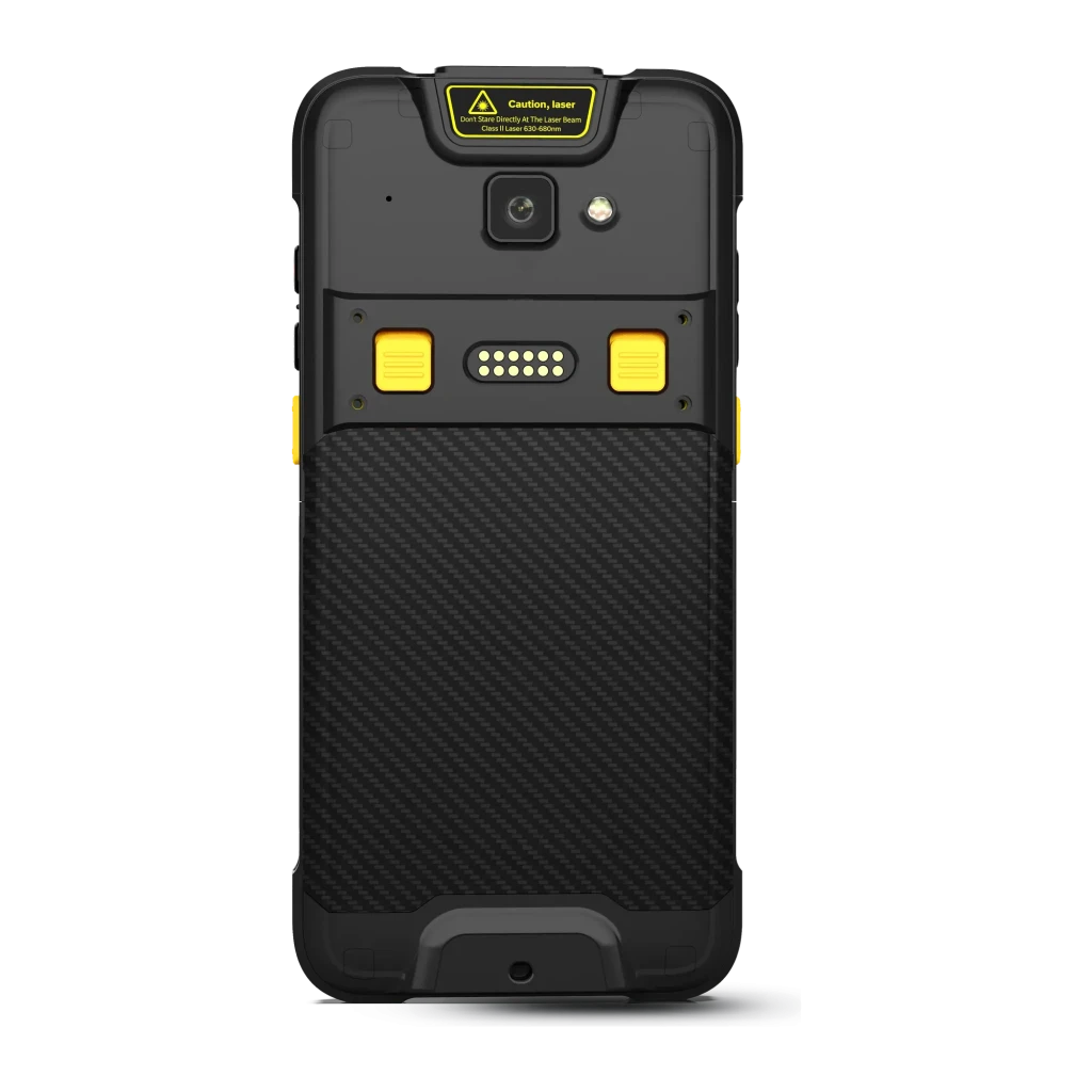 Dos robuste noir avec texture carbone, module caméra et flash, connecteurs pogo, boutons latéraux jaunes, coque renforcée antichoc IP65 pour terminal