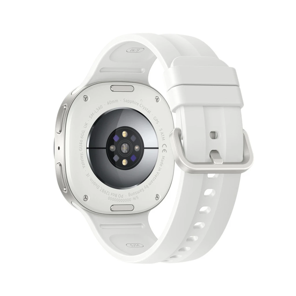 Reloj inteligente blanco con caja de aluminio plateado, esfera circular negra, dos botones laterales y correa de silicona ajustable; diseño minimalista y - Ítem3