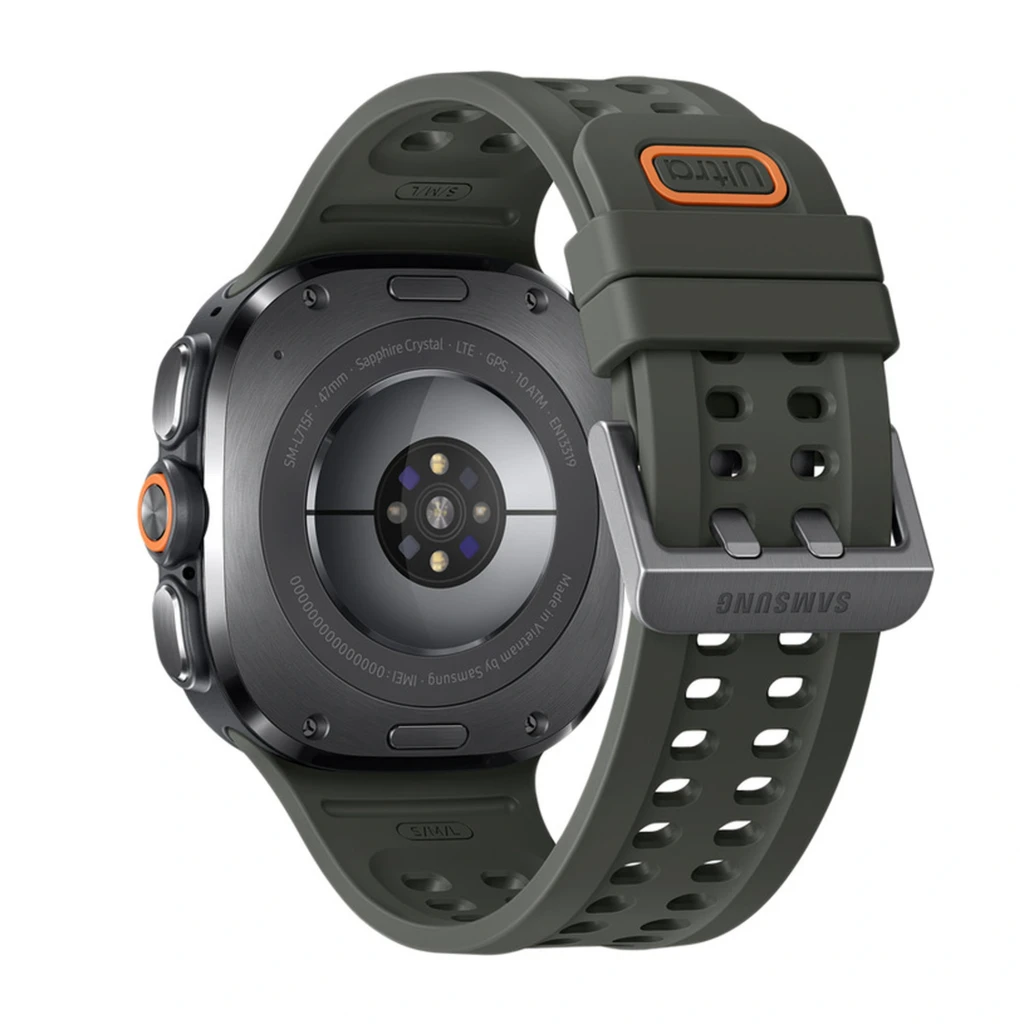 Samsung Galaxy Watch Ultra 2 47mm plateado con bisel robusto, pantalla verde con marcadores grandes, tres botones laterales y correa deportiva perforada gris - Ítem3
