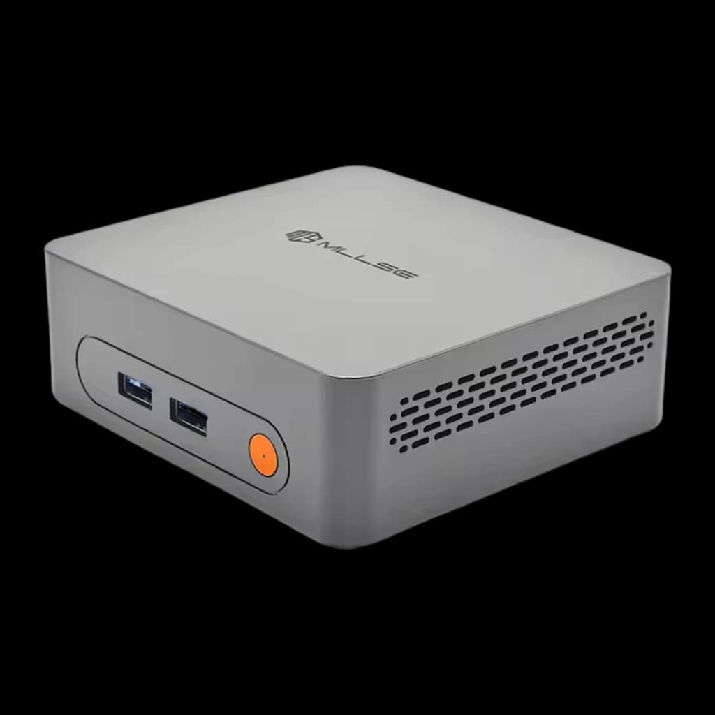Mini PC MLLSE M2 compacto en gris con puertos frontales USB y botón naranja, rejillas laterales de ventilación, diseño minimalista y carcasa metálica