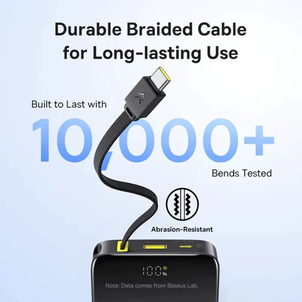 Batterie externe noire compacte avec écran LED 100 pour cent, câble USB-C intégré latéral, deux ports USB, dragonne textile et corps bicolore mat et - Ítem2