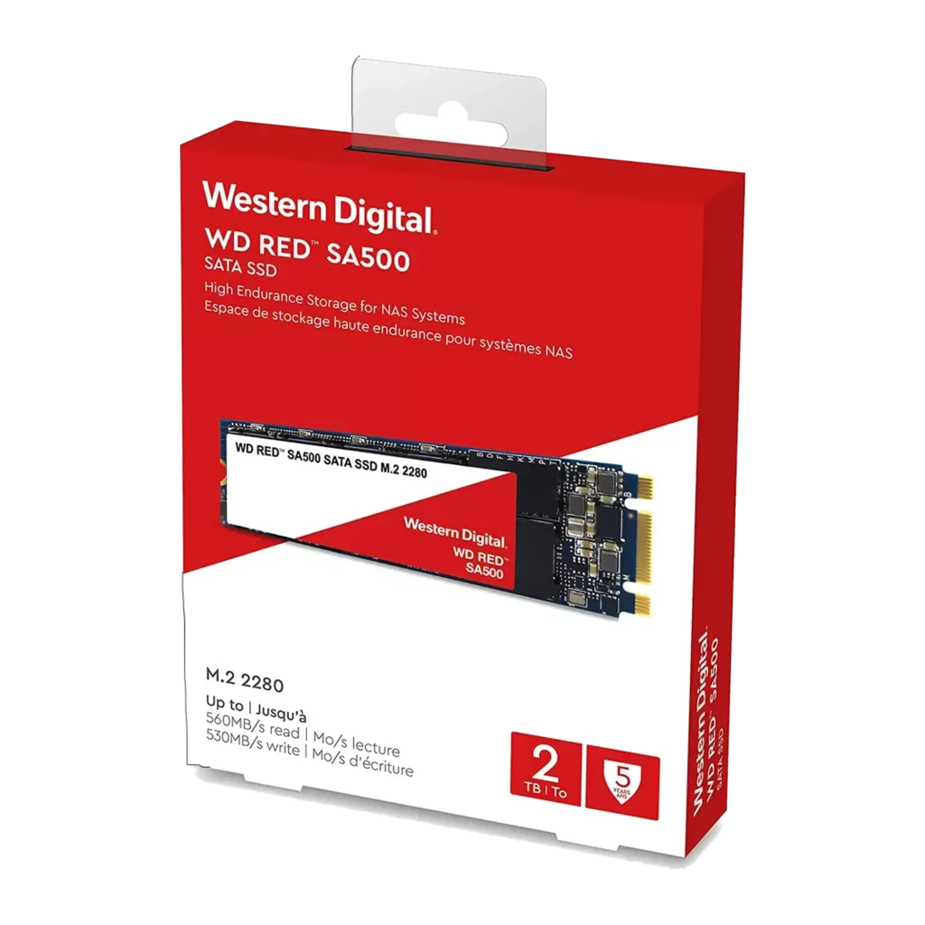 WD Red SA500 2TB rouge, vue de face: étiquette rouge avec logo WD Red SA500, capacité 2TB et marque Western Digital - Ítem3