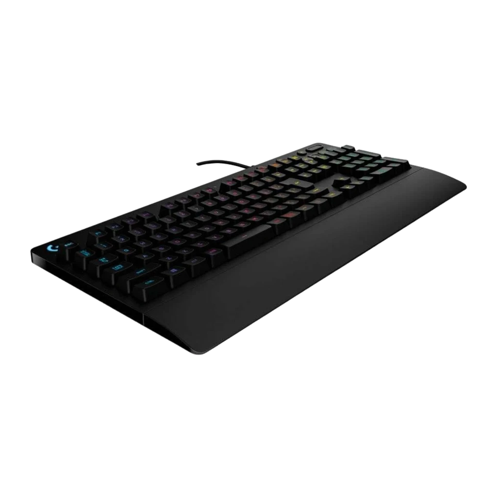 Logitech Clavier G213 Prodigy Gaming QWERTY Noir, vue de face en angle: rétroéclairage RGB bleu et vert, repose-poignet - Ítem1