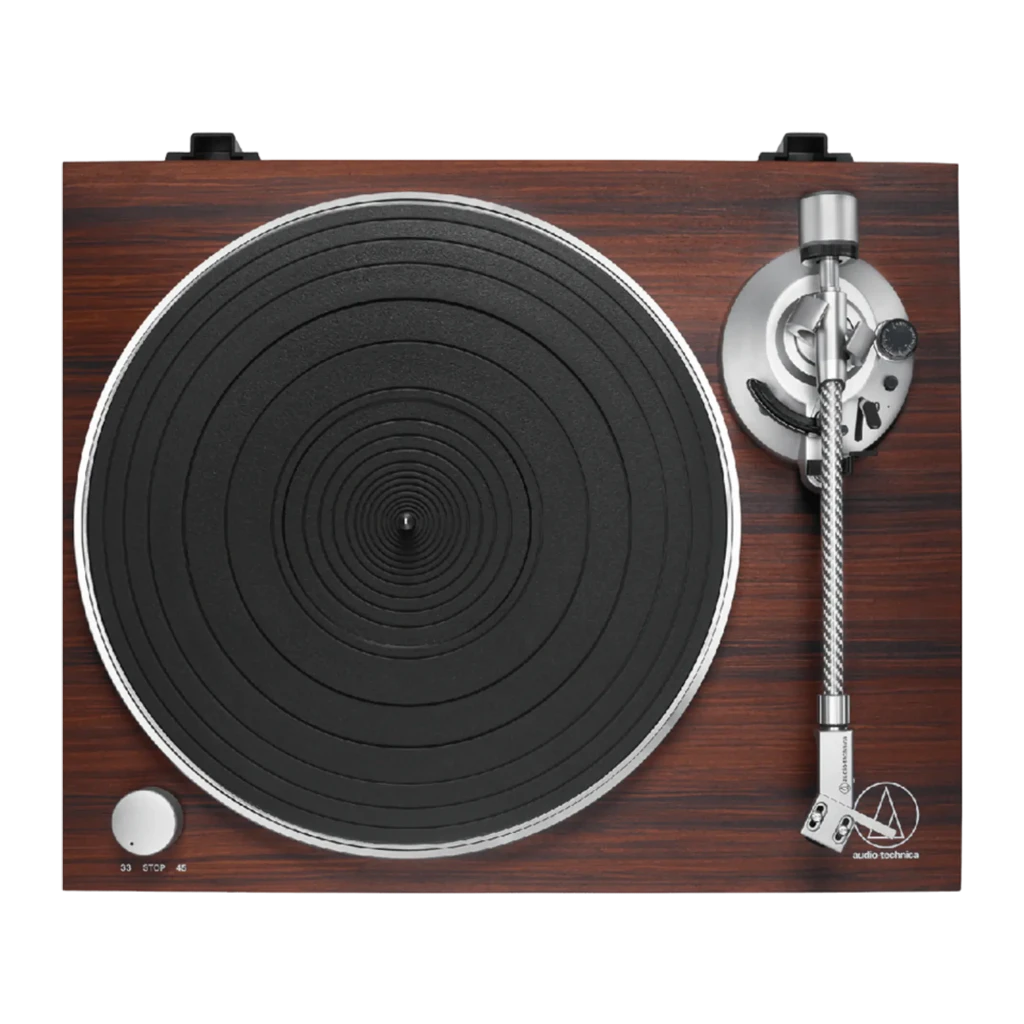 Audio-Technica AT-LPW50BT brun, vue avant 3/4: couvercle acrylique ouvert, plateau avec tapis et bras de lecture argenté - Ítem1