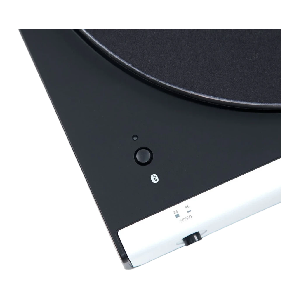 Audio-Technica AT-LP60XBT blanc, vue de dessus avant: couvercle acrylique ouvert, plateau noir avec logo, bras et cellule - Ítem2