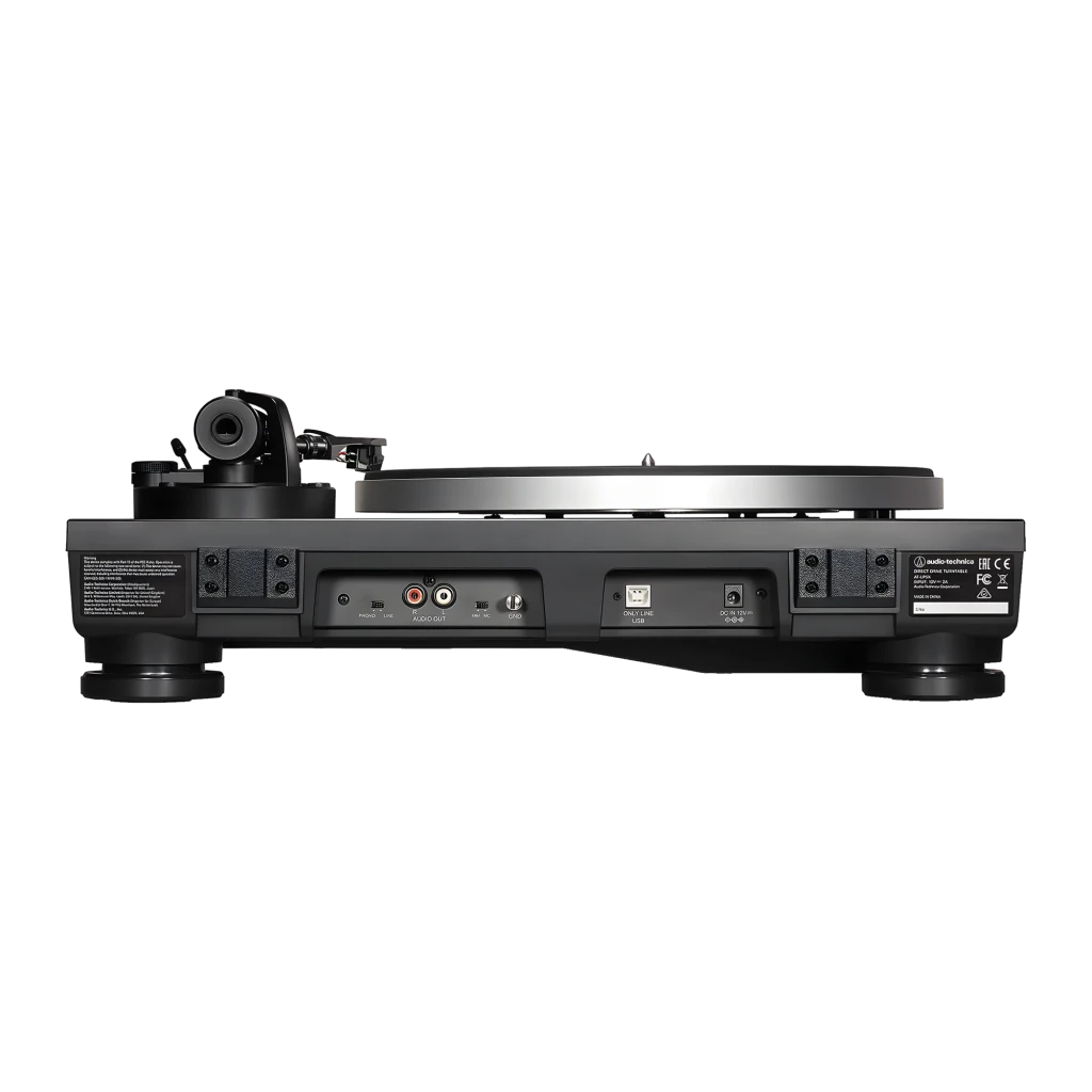 Audio-Technica AT-LP5X noir, vue de face en angle: couvercle acrylique ouvert, plateau aluminium et bras de lecture visibles - Ítem3