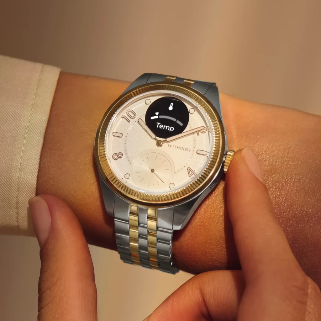 Withings ScanWatch Nova 39mm dorado, vista en ángulo lateral derecho: pantalla ECG, corona dorada y reverso del brazalete - Ítem4