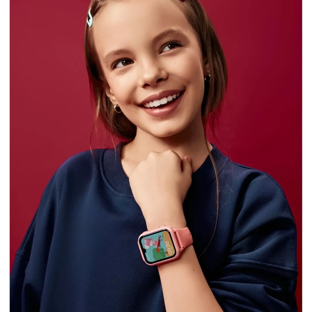 Garett Kids Vibe 4G 8GB rosa, vista en ángulo: lateral derecho con botones SOS visibles, correa con logo Garett - Ítem3
