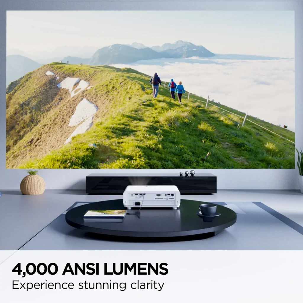 InFocus Orbital IN0061SL 4000lm Branco, vista frontal em ângulo: lente, grelha de ventilação, logo LightPro 4K UHD e painel - Item5