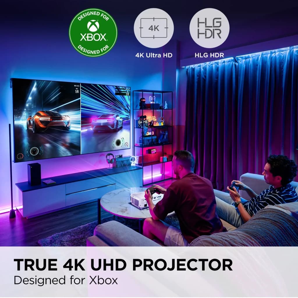 InFocus Orbital IN0061SL proyector blanco, escena gaming: dos personas juegan con imagen 4K UHD proyectada en sala con luces