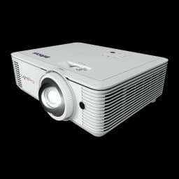 InFocus Proyector Vista IN0048ST Blanco, vista en ángulo frontal-izquierdo: lente, logo LightPro, panel superior con