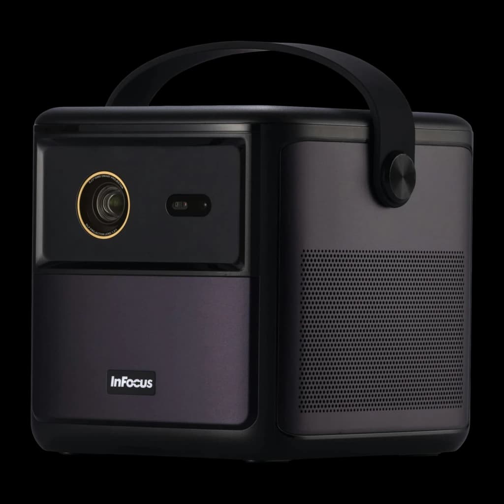 InFocus in3018sl Quantum LED Crusader Master 32GB Midnight Purple, ángulo tres cuartos: lente dorada, rejilla lateral y asa