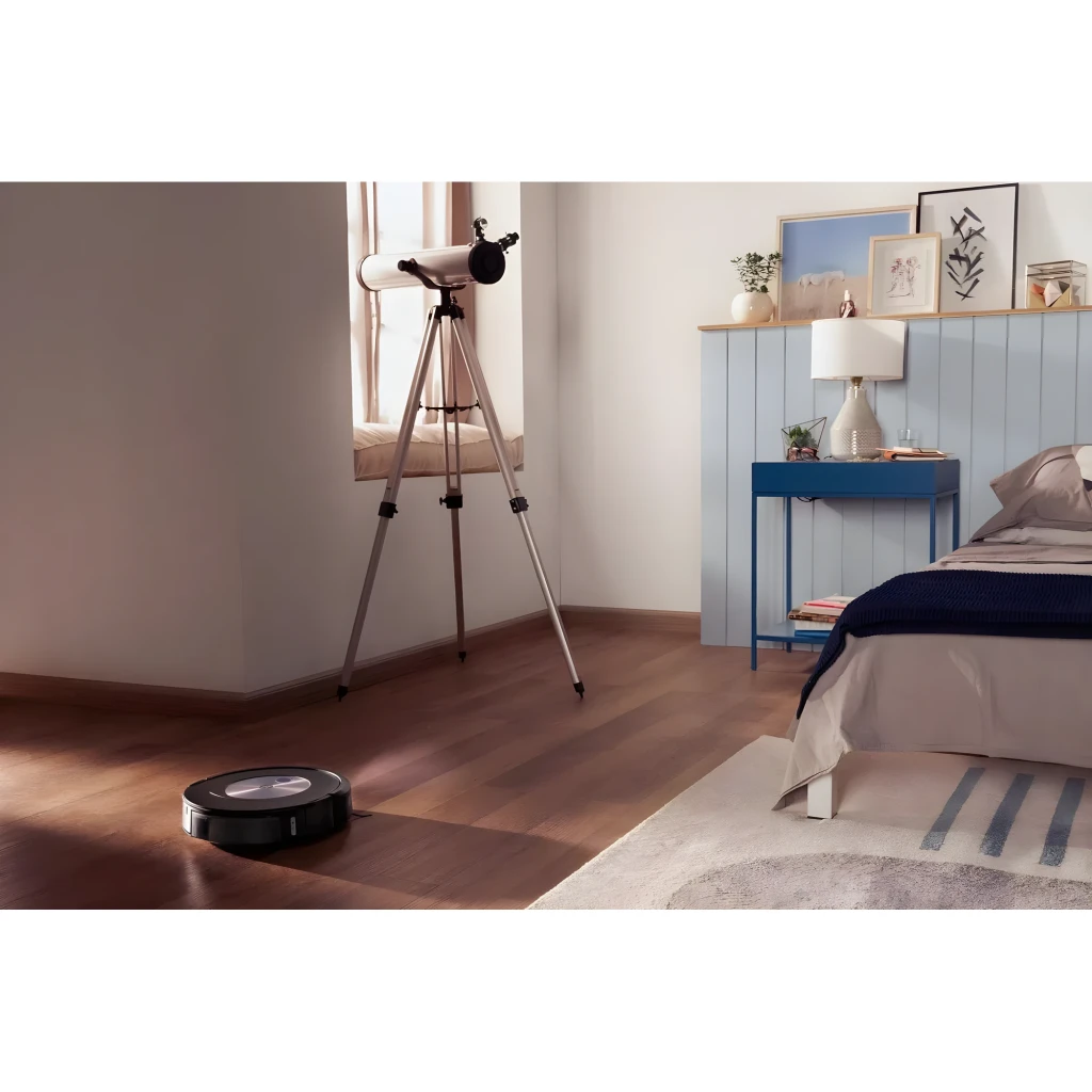 iRobot Roomba Combo J7 grafito, vista superior: tapa de acero inoxidable cepillado con logo iR central y botón - Ítem4