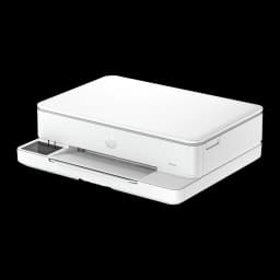 HP Envy 6110e All-in-One branca, vista frontal esquerda: logo HP na tampa, painel tátil à esquerda e bandeja de entrada