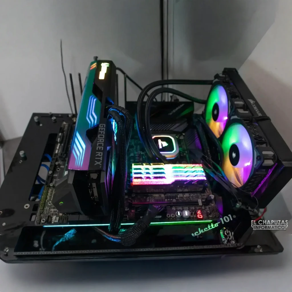 Zotac RTX 3070 Ti AMP HOLO negro, caja y tarjeta: mismo conjunto que imagen anterior con ángulo ligeramente distinto - Ítem4