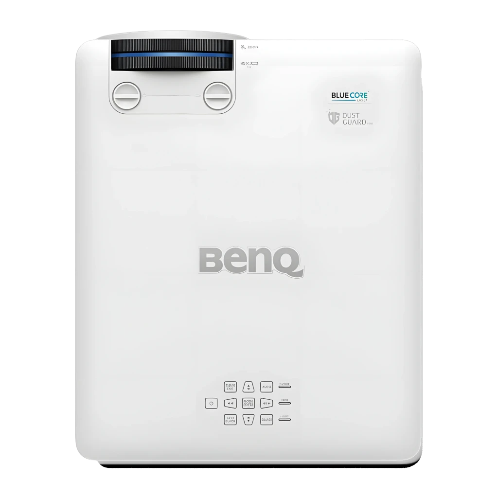 BenQ Videoprojetor LU785 6000lm Branco, vista frontal-lateral em ângulo: objetiva grande com reflexo azul e grelhas de - Item3