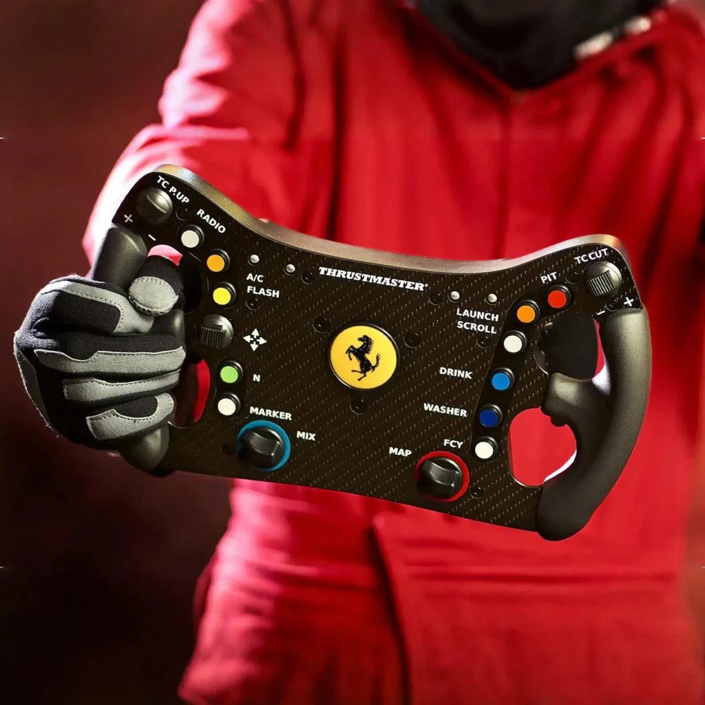 Thrustmaster Ferrari 488 GT3 Wheel Add-On negro, vista frontal en ángulo: panel carbono con botones multicolor y emblema - Ítem3