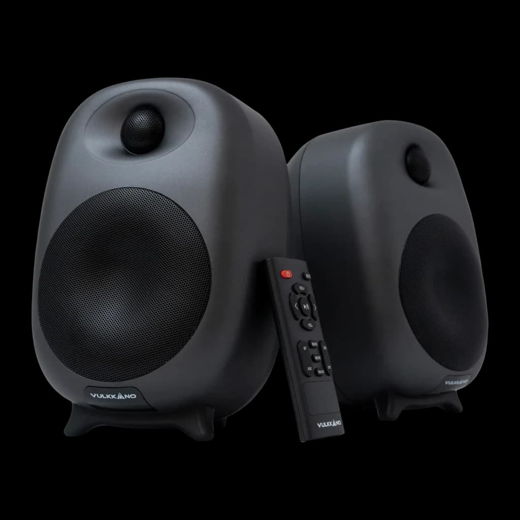 Vulkkano Enceintes 2.0 Bluetooth 80W noir, vue avant: paire d'enceintes avec tweeter, grille et télécommande