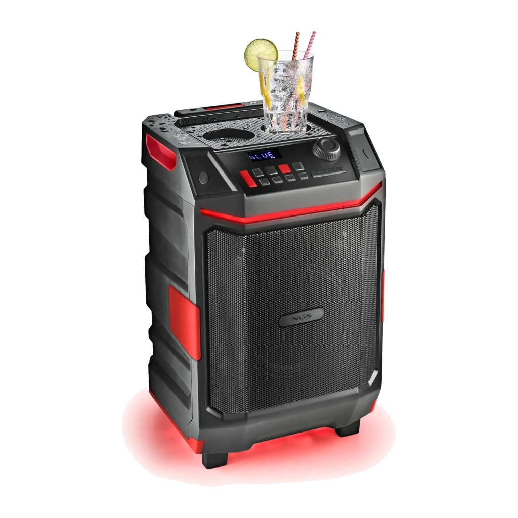 NGS Wild Bash 50W noir, vue en perspective: enceinte portable avec grille frontale, panneau de contrôle avec écran LED et - Ítem1