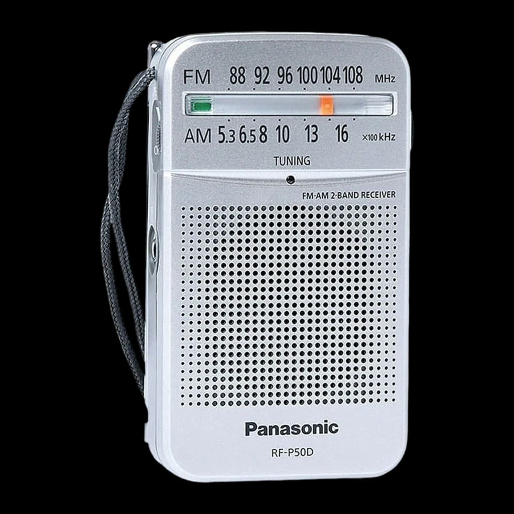 Panasonic RF-P50D Plata, vista frontal: sintonizador AM/FM, altavoz rejilla, correa negra y escala de frecuencias visible