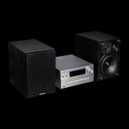 Panasonic SC-PMX94 120W Prata, vista frontal: microsistema completo com unidade central prateada e dois altifalantes pretos