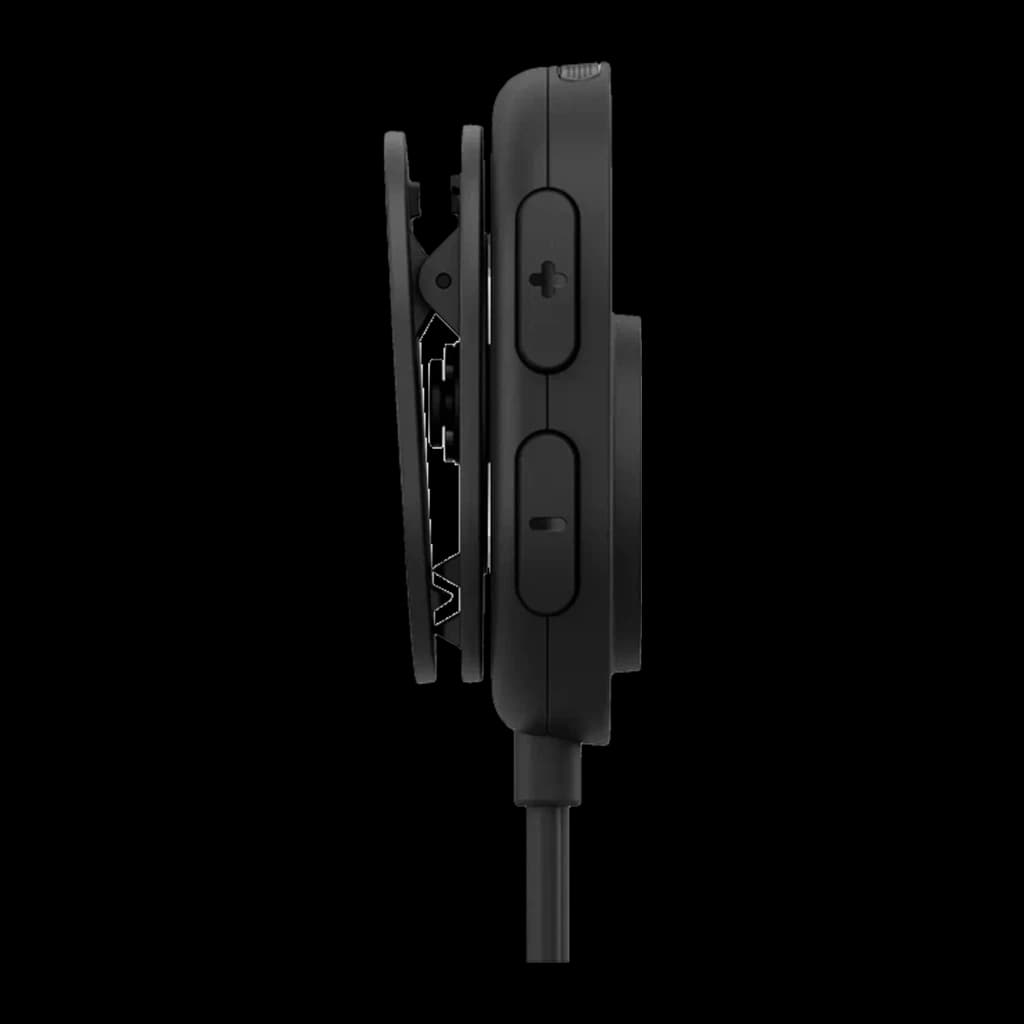 Jabra Perform 10 USB-C noir, vue latérale: clip de fixation ouvert, boutons de volume + et - et câble USB-C