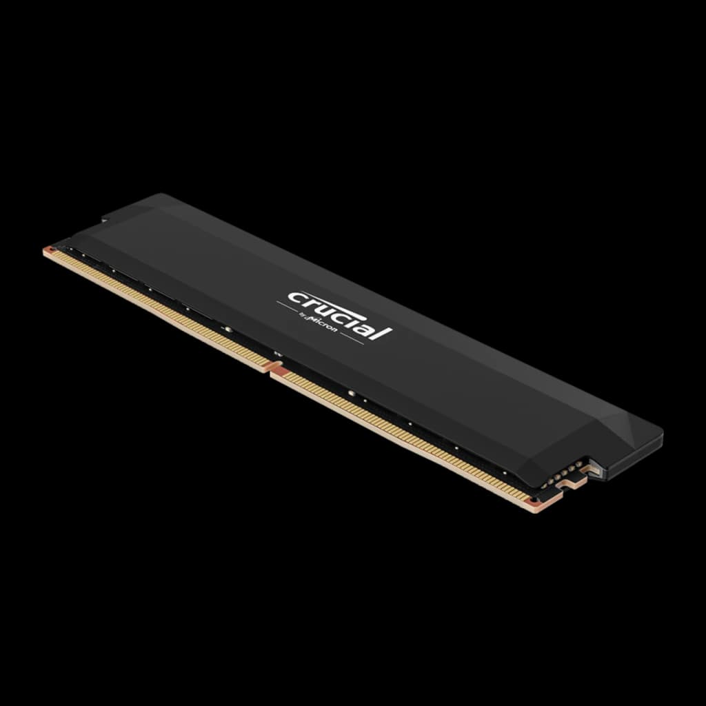 Crucial Pro OC DIMM 16GB preto, vista em perspetiva: ângulo 3/4 mostrando espessura do dissipador e conector DDR5