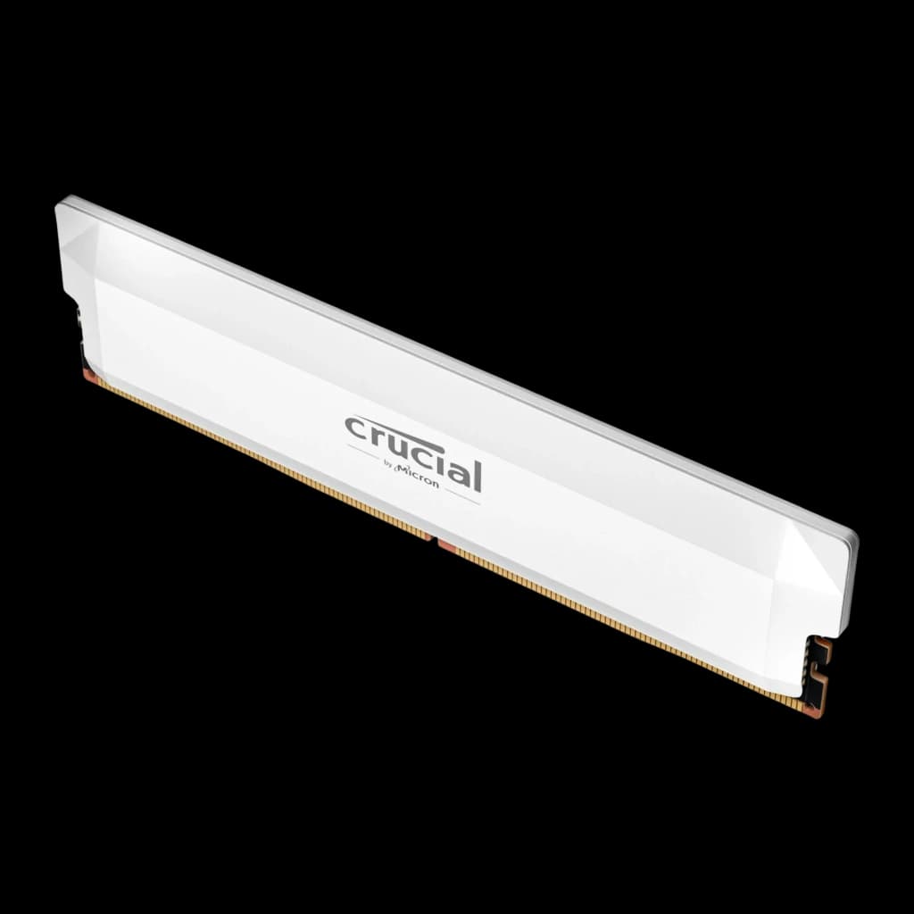 Crucial Pro OC 16GB DDR5 branco, perspectiva alta: face traseira do dissipador e geometria angular do módulo
