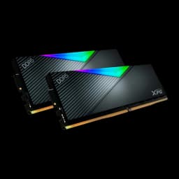 XPG ADATA DIMM DDR5 6400 32GB negro, kit dual en perspectiva: dos módulos RAM escalonados mostrando disipador estriado y RGB