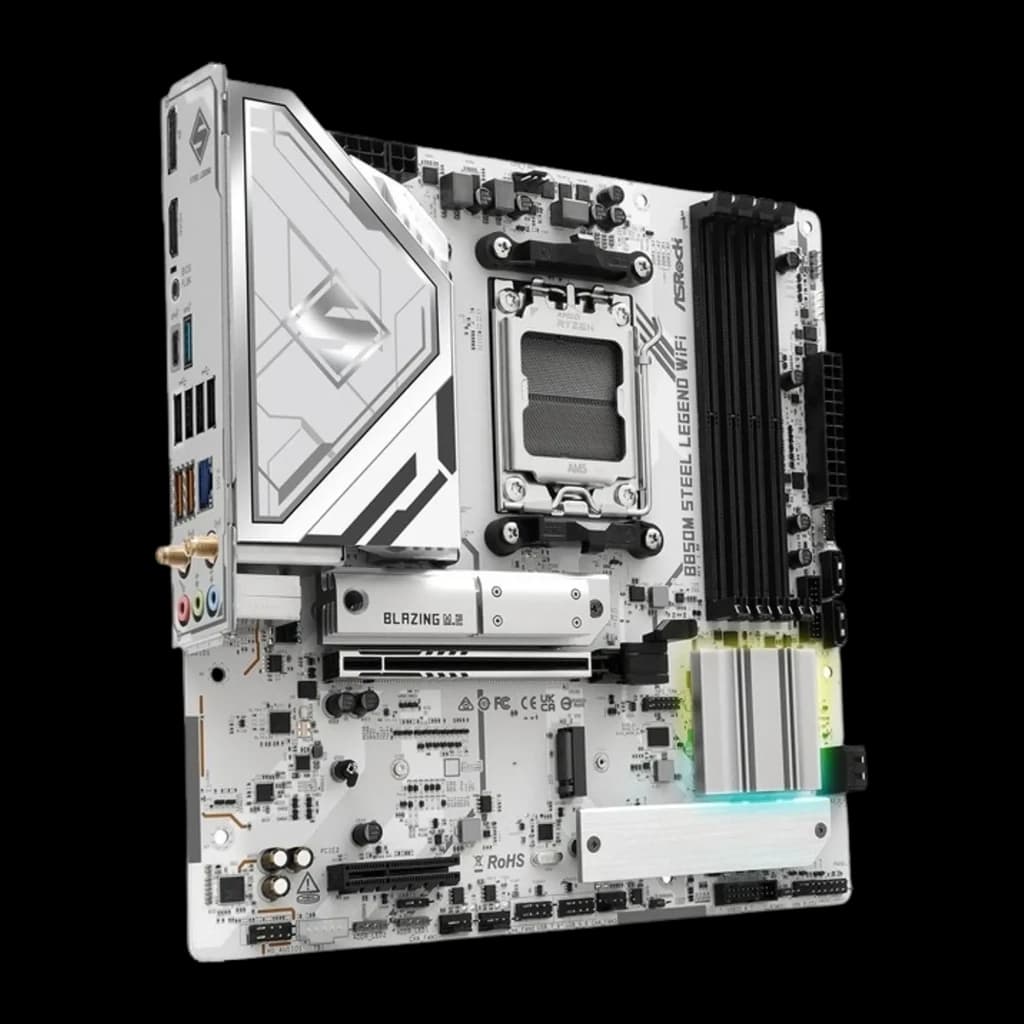 ASRock B850M Steel Legend WiFi AM5 blanche, vue en perspective: panneau I/O intégré, socket AM5 et slots DDR5 visibles