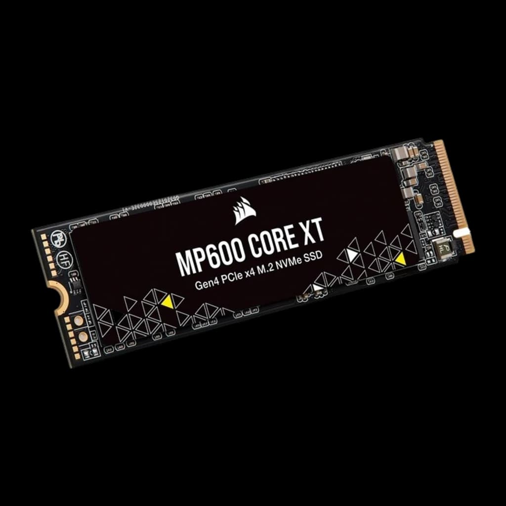 Corsair MP600 CORE XT 2TB preto, vista diagonal lateral: PCB com componentes e conector M.2 dourado em primeiro plano